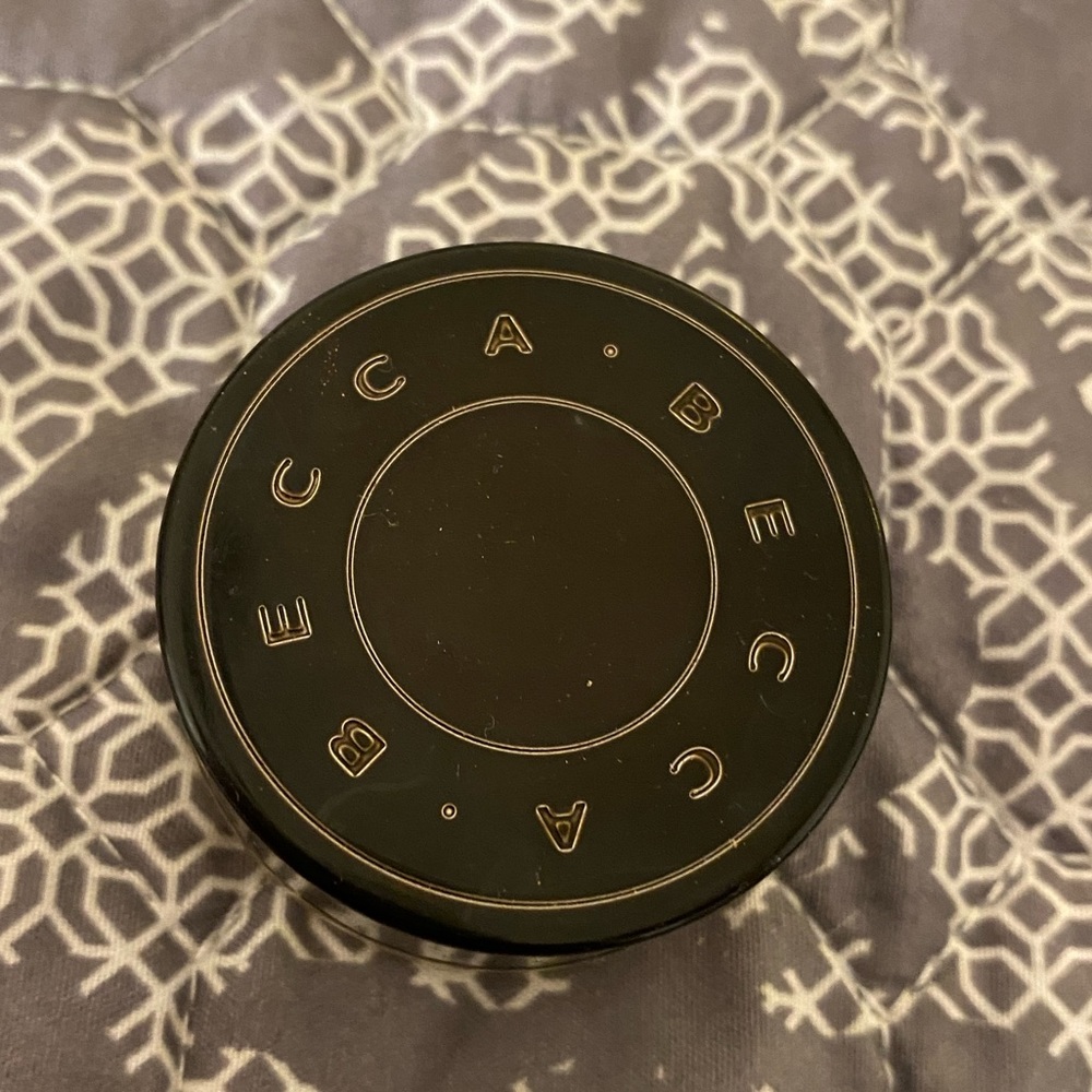 Becca ultimate coverage concealer